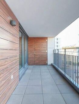 Sonnige Loggia, offene Markenküche & Tiefgarage: Großzügige Wohnung mit elegantem Wohnflair - Stuttgart