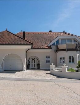 Thyrnau: Außergewöhnliche Villa mit 90 m² Wohn-/Ess-/Kochbereich und Galerie - Thyrnau