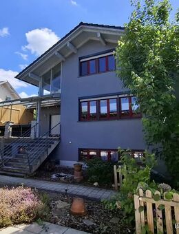 Ruhig gelegenes EFH zzgl. sep. Nebengebäude mit Doppelgarage und Büroeinheit bzw. Fitnessraum - Bad Kötzting