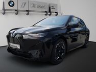 BMW iX, M60 Allradlenkung Sitzbelüftung, Jahr 2023 - Eggenfelden