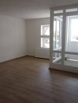 Wunderschöne, renovierte 3-Zimmerwohnung mit Loggia und Tiefgaragenstellplatz - Straubing