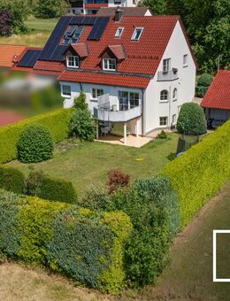 Sofort bezugsfertig! Energieeffiziente Doppelhaushälfte mit Doppelgarage, großem Garten und ELW - Betzenstein