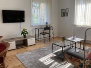 Sonnige 3 Zimmer Wohnung mit WLAN, TV, 2 Schlafzimmer, Wohnzimmer, Küche, Dusche/WC, Waschmaschine - Berlin