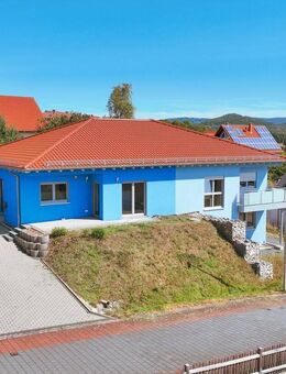 Doppelhaushälfte/Bungalow mit Garten und hochwertiger Ausstattung - Oberleichtersbach