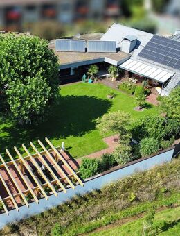 Beeindruckende Liegenschaft mit harmonisch angelegtem Garten in Borgholzhausen - Borgholzhausen