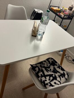 Moderner Esstisch mit 2 Stühlen – Weiß / Holzoptik - Hamburg Harburg