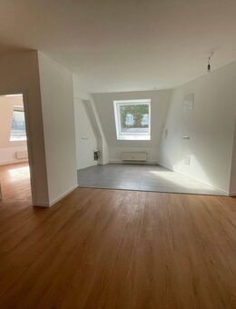 Frischsanierte 5 Zimmer Dachgeschosswohnung mitten in Löbtau im ruhigen Hinterhof - Dresden