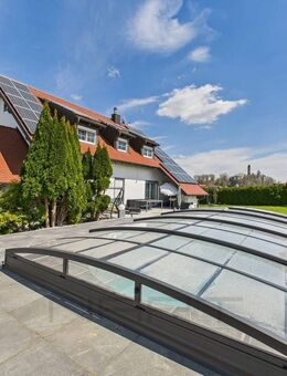 3-Zimmer DG-Wohnung mit "Hausgefühl" - Weitblick, Balkon, Garten & Pool - Wildenberg