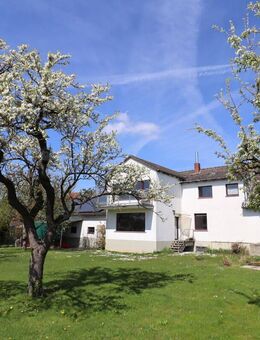 Großes EFH mit PV-Anlage, Kamin, Keller, Garagen und herrlichem Garten ! - Veltheim (Ohe)
