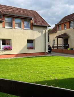 6 Wohnungen im Dreiseitenhof: 2 Wohnhäuser, Scheune, Werkstatt u. Garagen I Investment mit Potenzial - Trebbin