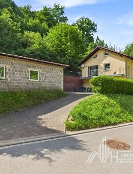 Zweifamilienhaus| ca. 215 m² Wohnfläche | ca. 3.500 m² Grundstück | Anbau von 2002 | 2 Garagen - Heimbach (Rheinland-Pfalz)