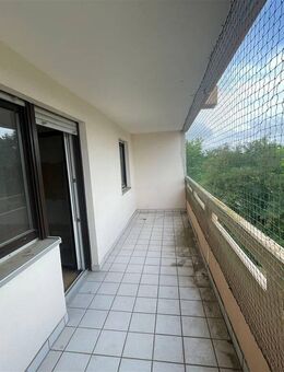 Gut geschnittene 4-Zimmer-Wohnung im 3.OG - renovierungsbedürftig - Karlsruhe