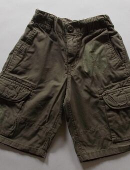 Cargo Short Jungen Yigga Farbe Olive Grün Gr. 128 zu verkaufen. - Bielefeld