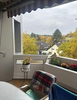 Lichtdurchflutete 3,5-Zimmer-Wohnung mit herrlicher Aussicht in Singen-Nordstadt - mit Balkon, Aufzug und Tiefgarage - Singen (Hohentwiel)