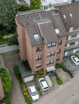 Wohnen am Schlosspark - großzügige Erdgeschosswohnung mit Terrasse und Garage - Mönchengladbach