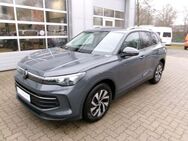 VW Tiguan, 1.5 eTSI Special Edition LENKRHEIZ eTSI Life, Jahr 2024 - Oyten