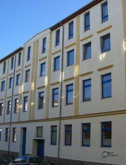 Großzügige 4 Zimmer-Wohnung mit Südbalkon und Stellplatz in der Paulsstadt zu mieten! - Schwerin