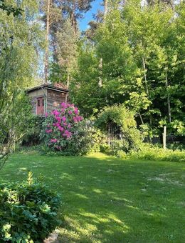 Stilvolles Zweifamilienhaus mit Traumgarten in idyllischer Waldrandlage - Roth (Bayern)