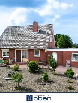 Gepflegte Immobilie mit Garage in zentraler Lage von Hage - Hage