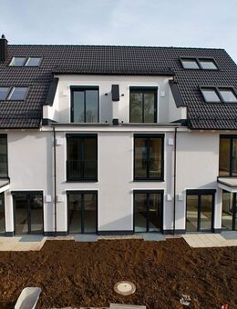 NEUBAU-DG-Wohnung mit ausgebautem Speichergeschoss, Terrasse und Balkon - München