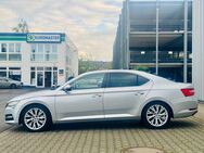 Skoda Superb DSG Lim. Ambition Leder Memory AHK Smartp - Aschaffenburg