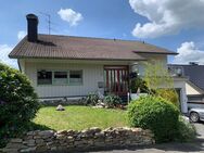 Besonderes 300qm 2 Fam Haus mit100qm Einliegerwhg 3Garagen 4 Stellp 705qm unverbaubar - Altenbeken