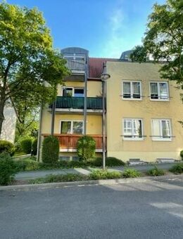 Neu renovierte 2-Raumwohnung, Bad m. Fenster, Laminat, Balkon, Stellplatz - Dresden