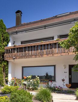 Großzügige Doppelhaushälfte mit Einliegerwohnung - in Halbhöhenlage mit toller Aussicht - Nürtingen