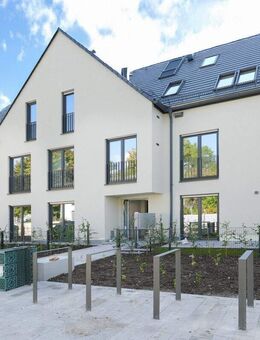 *Frisch gebaut, bereit für neue Erinnerungen - 4-Zimmer-Neubau mit sonniger Loggia zum Erstbezug* - München