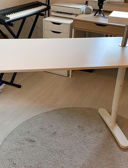 Schreibtisch IKEA BEKANT mit Speaker-Ablagen – top für Musik & Videoschnitt! - Duisburg
