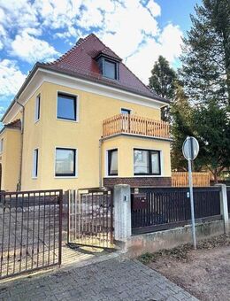 Kernsanierte 3-Zimmer-Erdgeschosswohnung mit Loggia, Terrasse und Garten in Bestlage von Radebeul - Radebeul