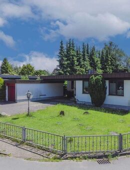 Stylischer und familiengerechter Flachdachbungalow in wunderbarer grüner und ruhiger Lage - Büdelsdorf