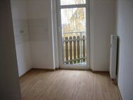 Objekt-Nr.: 12124 - vermietete 2-Zimmer-ETW mit Wanne und Balkon im DG in Plauen - Plauen