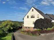 Hachenburg Stadt! 1 bis 2 Familienhaus, Garagen, Areal von ca. 1.500 qm! - Hachenburg