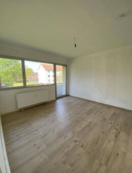 Neuer Laminatboden: 3-Zimmer-Wohnung mit Tageslichtbad frei! - Ahlen