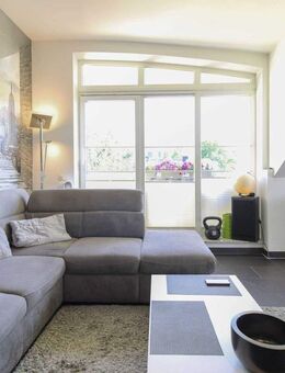 Gesamtfläche ca. 95 m²: Lichtverwöhnter 2,5-Zimmer-Maisonettetraum mit 2 Balkonen in ruhiger Lage - München