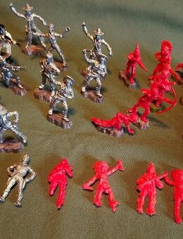 Viele, viele alte schöne Texas-Figuren aus Kunststoff aus den 60er Jahren - Niederfischbach
