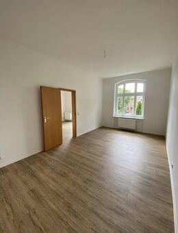 Vermietete 2-Raum-Wohnung mit Balkon in Weisswasser zu verkaufen - Weißwasser (Oberlausitz)