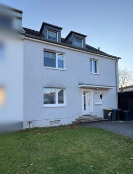 Doppelhaushälfte in Köln-Dünnwald - Gepflegt auf weitläufigem Grundstück - Köln