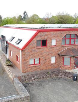 Attraktives Büro- und Wohngebäude mit PV-Anlage, Lagerhalle & großzügiger Freifläche - Weiskirchen