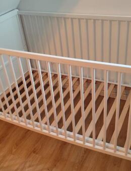 Babybett „Upsala“ mit Voile-Himmel – umbaubar zum Juniorbett - Lüneburg