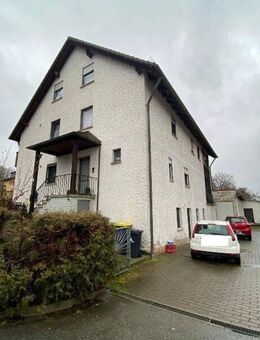 Zwangsversteigerung - Wohnhaus mit drei Wohneinheiten und Nebengebäude - Küps