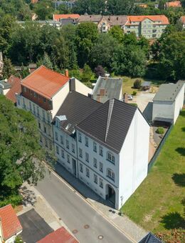 Mehrfamilienhaus mit Garagen im Stadtkern der Stadt Guben - Guben