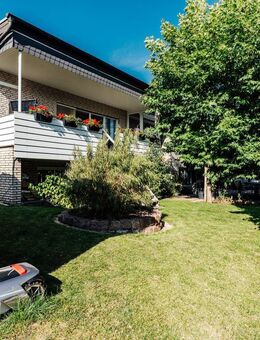 schicker Bungalow mit Doppelgarage auf gepflegtem Grundstück! Pool - Wellness - Büro im Souterrain! Wohnen, Arbeiten und Erholen in top Wohnlage! - Reken