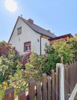Ihr neues Familienglück: Freistehendes Haus mit blühendem Gartenparadies in Bad Dürrenberg - Bad Dürrenberg
