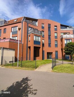 Lichtdurchflutete Dachgeschosswohnung mit Einbauküche - Bitterfeld-Wolfen