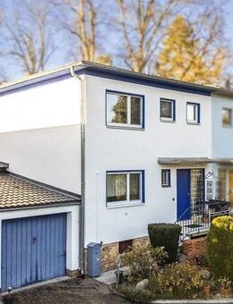 Attraktive Doppelhaushälfte mit Einbauküche, überdachter Terrasse und familienfreundlicher Raumaufteilung - Berlin