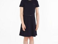 Tommy Hilfiger Jerseykleid ESSENTIAL SKATER DRESS mit Markenlabel am Bund
