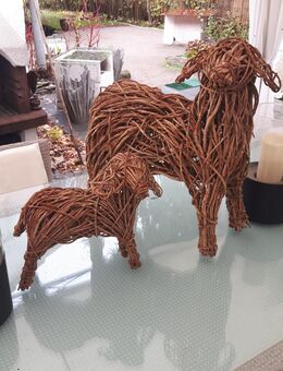 Schaf und Lamm aus Geflecht - Frankfurt (Main)