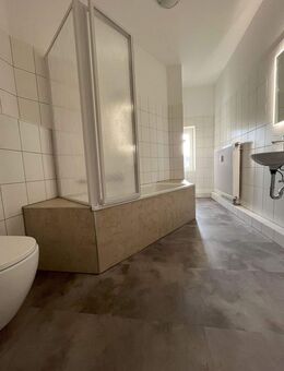 Helle, Teilmöblierte 2-Zimmer-Wohnung mit Einbauküche - Leipzig